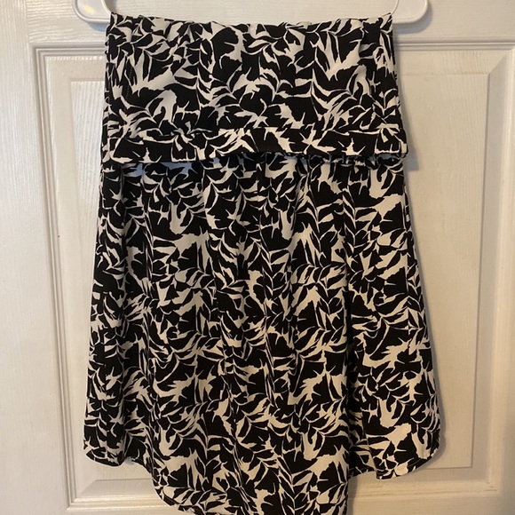 •Skirt• - Picture 2 of 4